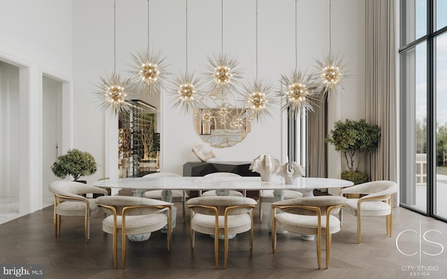 dining space with expansive windows and a towering ceiling