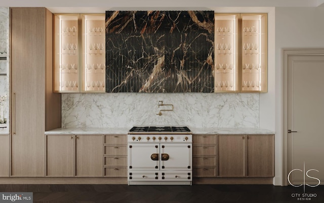 kitchen featuring decorative backsplash