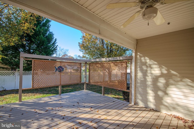 deck with ceiling fan