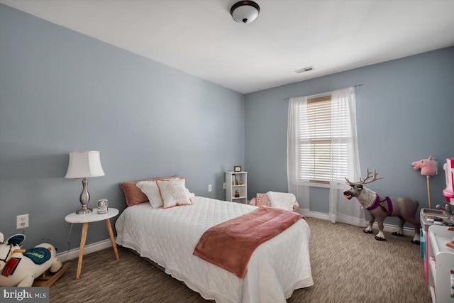 view of carpeted bedroom