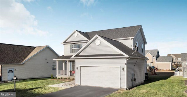 view of front facade featuring a front lawn