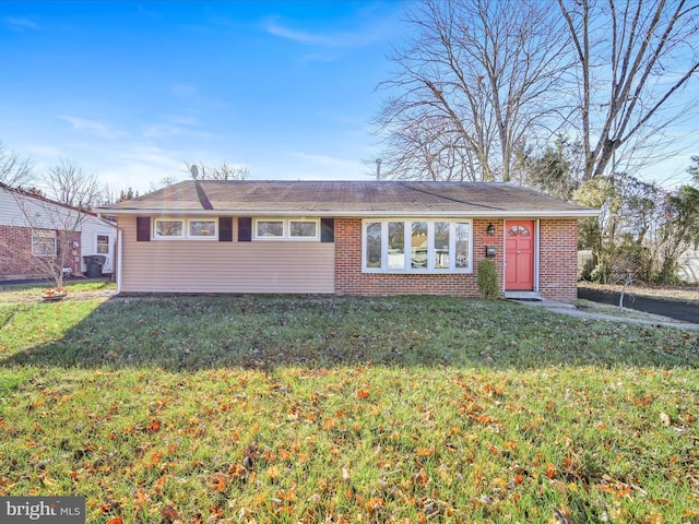 single story home with a front yard