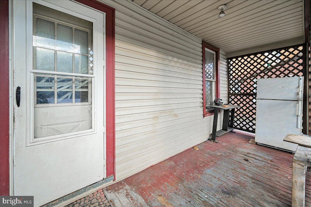 view of patio featuring covered porch