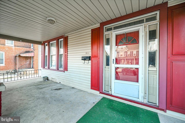 doorway to property with covered porch