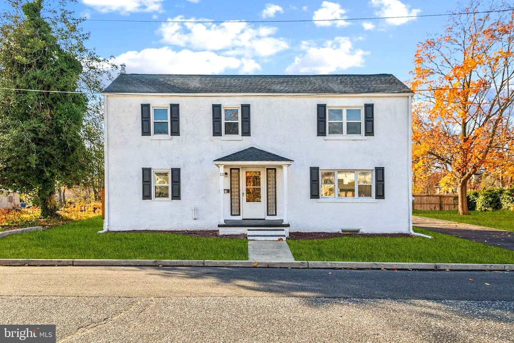 view of front of home with a front yard