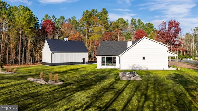 back of house featuring a lawn