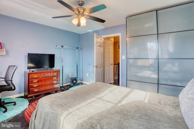 bedroom with ceiling fan