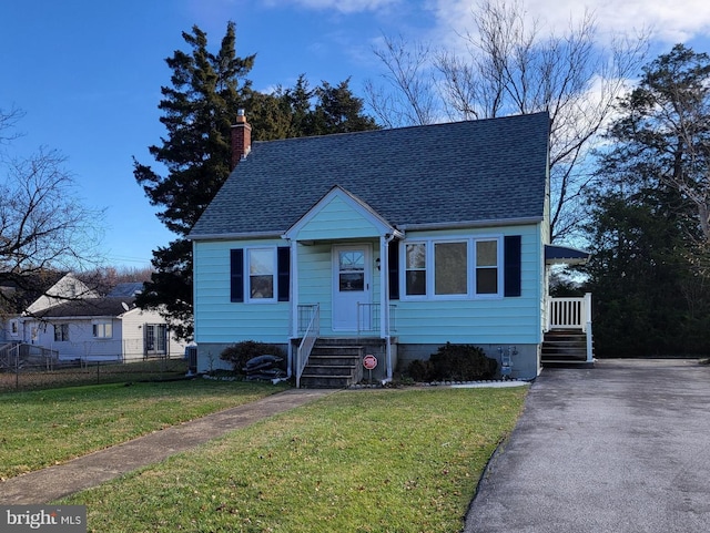 view of front of home featuring a front lawn