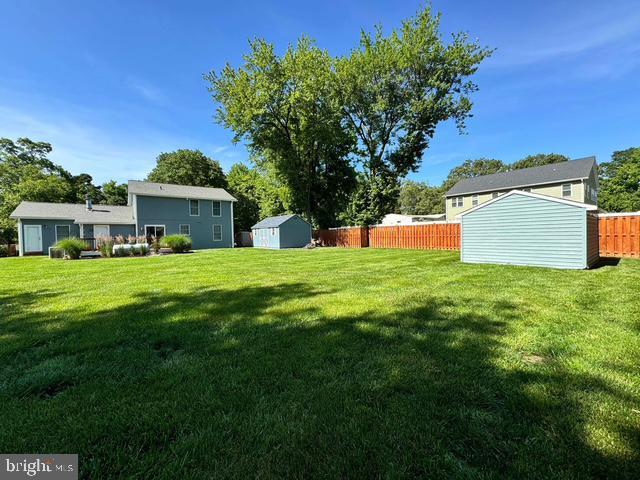 view of yard with a shed