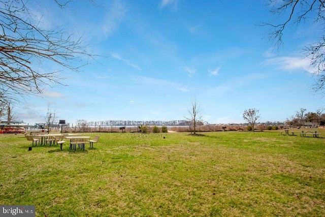 view of yard featuring a rural view