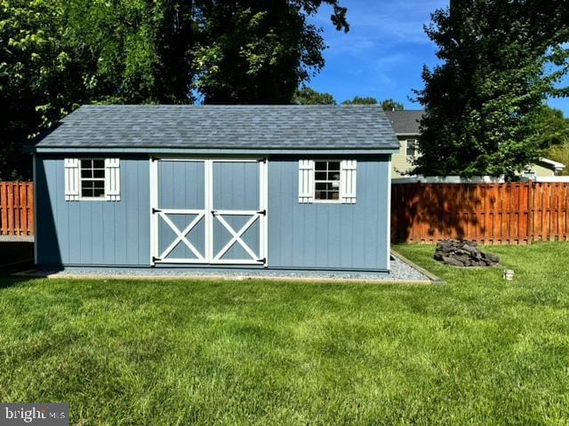 view of outdoor structure with a yard