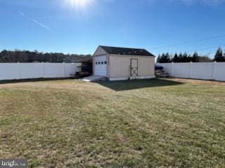 view of yard with a storage unit