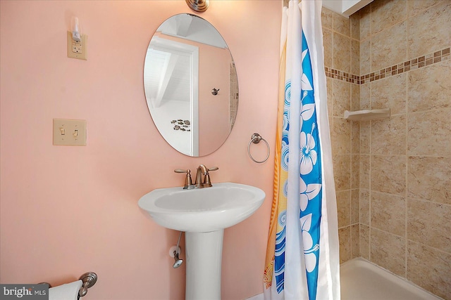 bathroom featuring curtained shower and sink