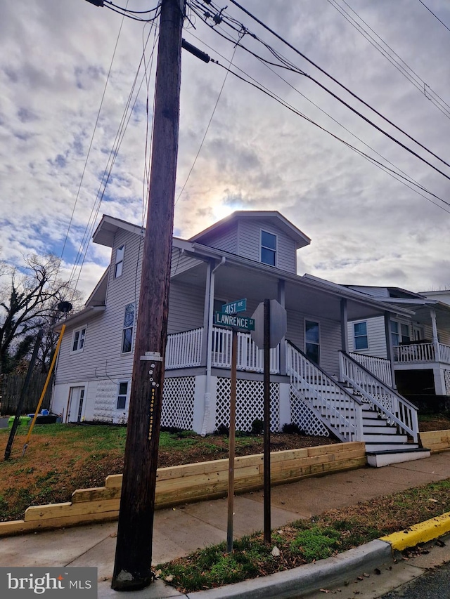 view of front facade with covered porch