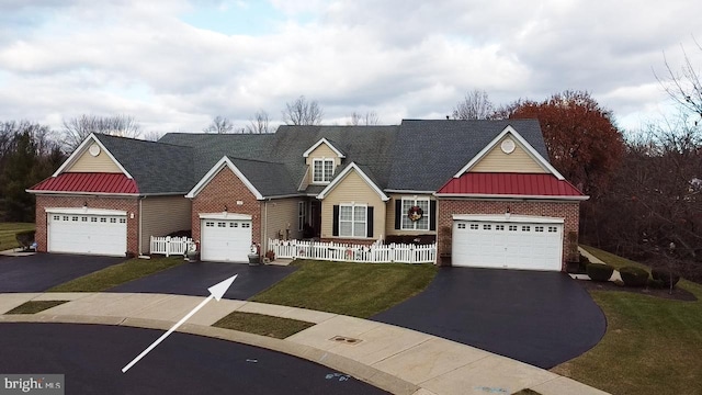 view of front of home featuring a front lawn and covered porch