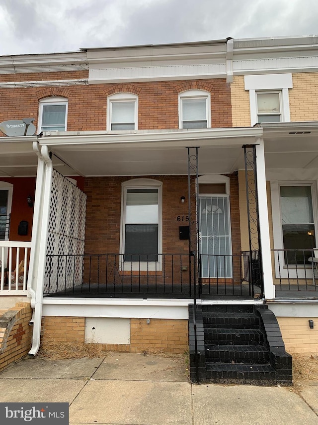 doorway to property with covered porch