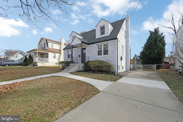 view of front of home featuring a front lawn