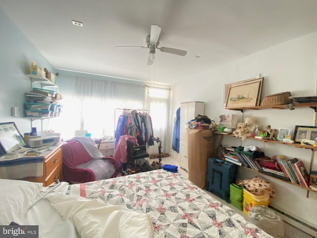 bedroom with ceiling fan