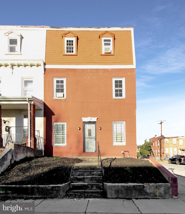 view of front facade