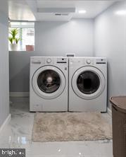 laundry room featuring washer and clothes dryer