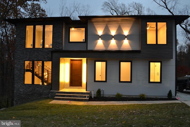 view of front facade with a front lawn