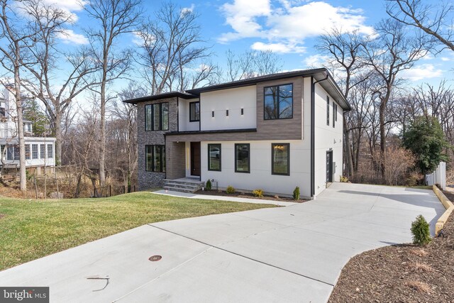 3113 Circle Hill Rd, Alexandria, VA 22305 - contemporary house with concrete driveway and a front lawn