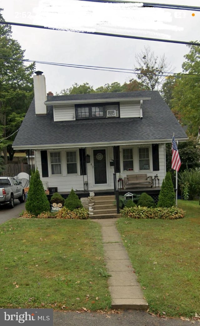 view of front of home featuring a porch and a front yard