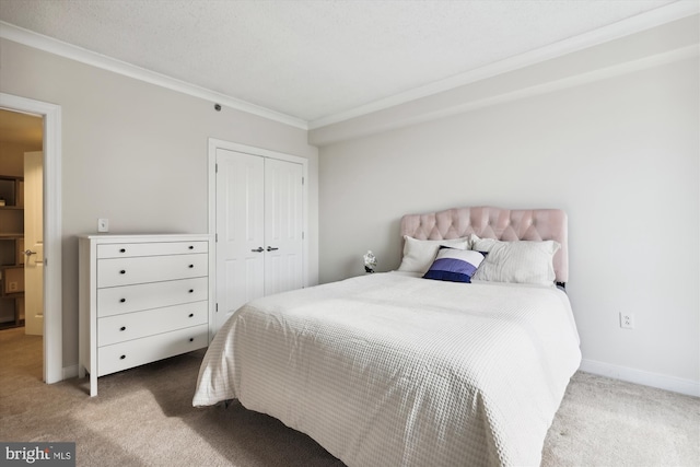 bedroom featuring a closet, carpet, a textured ceiling, and ornamental molding