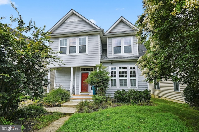 view of front of home featuring a front lawn