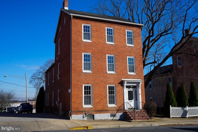 view of front of house