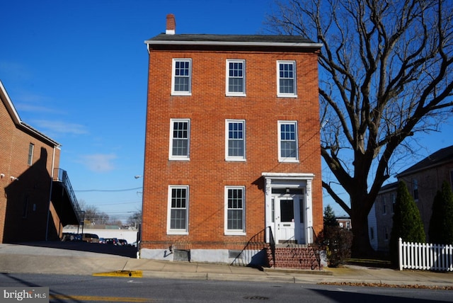 view of front facade