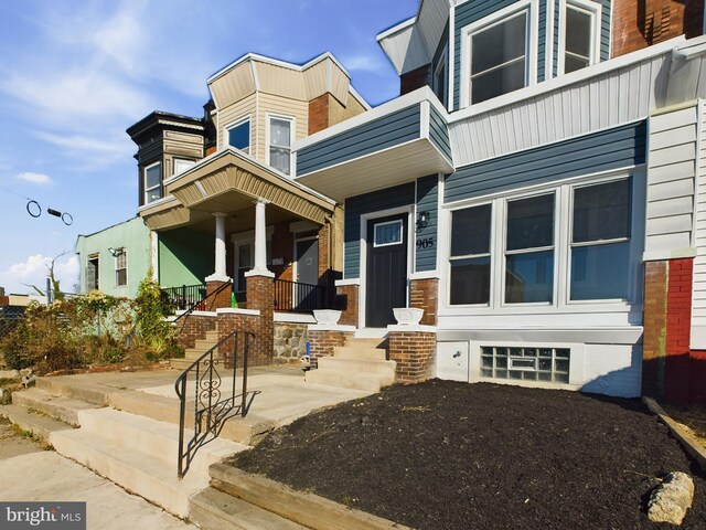 view of front facade with a porch