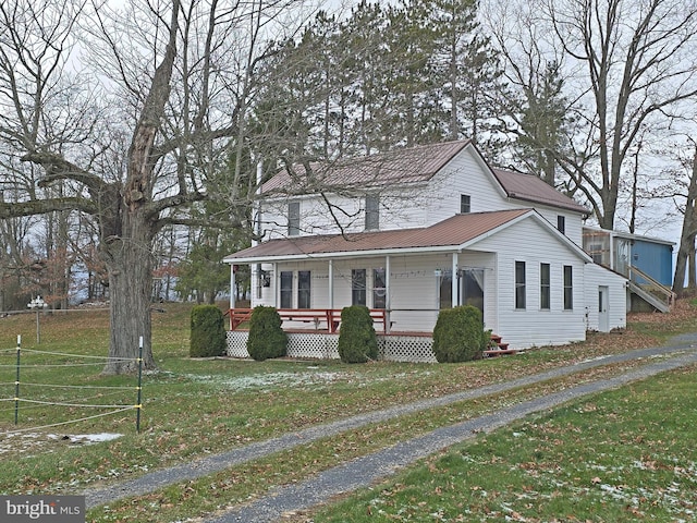 view of front of home featuring a porch and a front lawn