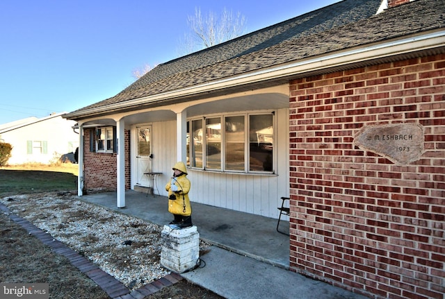 property entrance featuring a porch