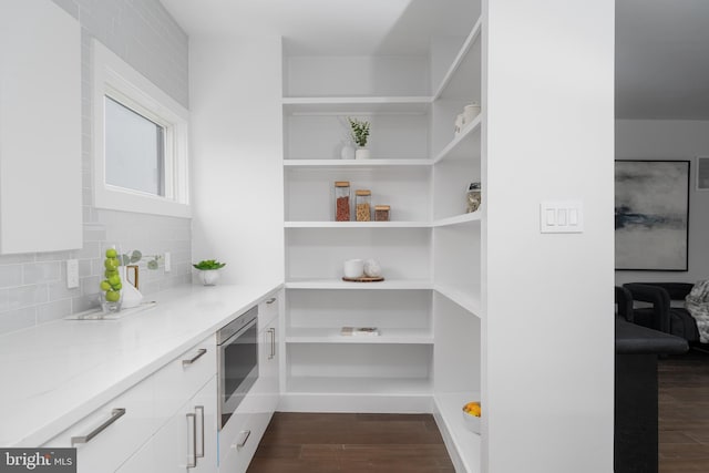 pantry featuring visible vents