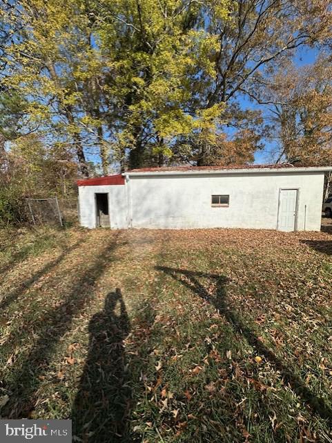 exterior space featuring a yard