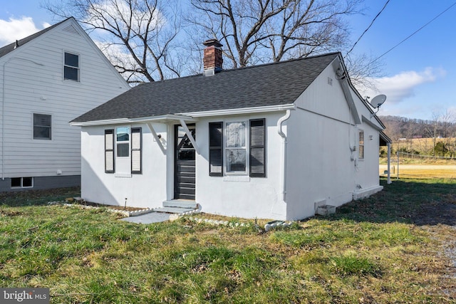 view of front of house with a front yard