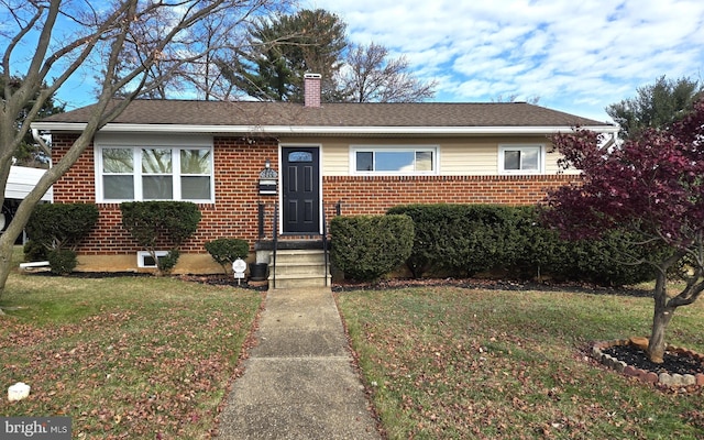 view of front of house with a front lawn