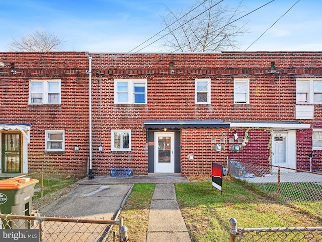 view of property featuring a front yard