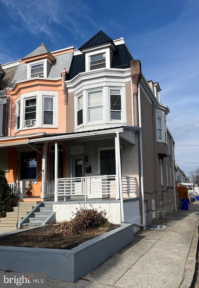 view of front of home featuring a porch