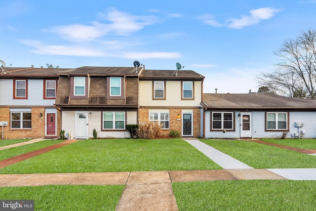 view of front facade featuring a front yard