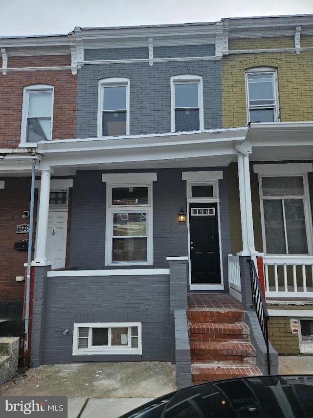 view of front facade with covered porch