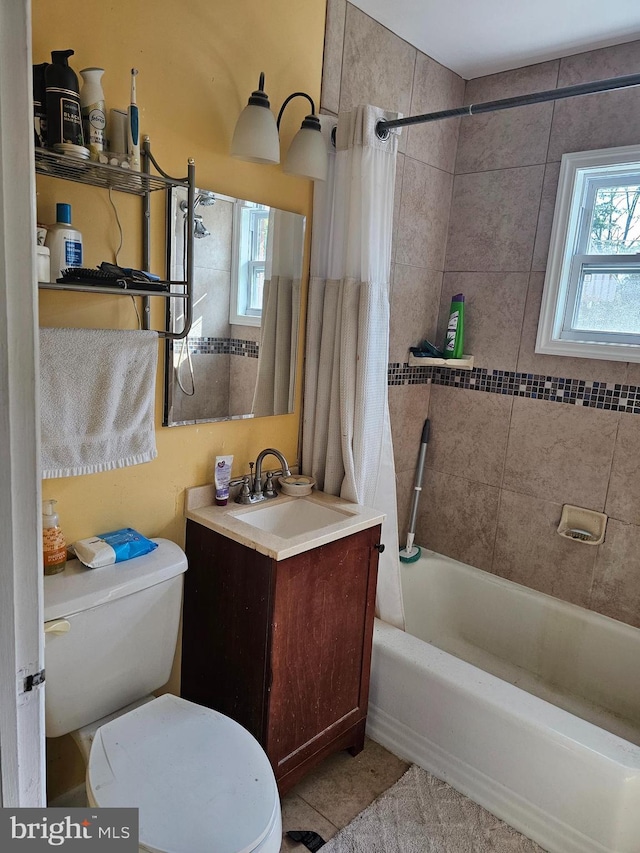 full bathroom with plenty of natural light, toilet, shower / bathtub combination with curtain, and vanity