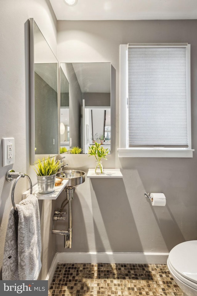 bathroom featuring toilet and sink