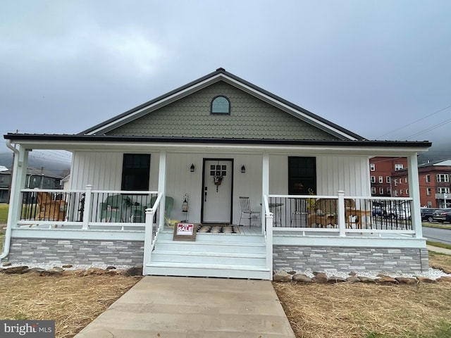 view of front facade with a porch