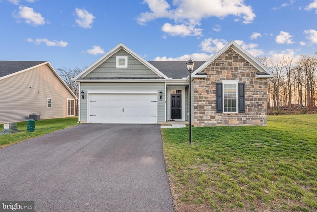 view of front facade featuring a front lawn and a garage