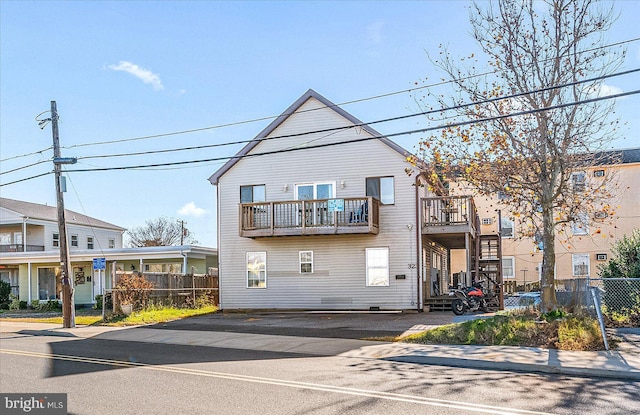 view of front of property featuring a balcony