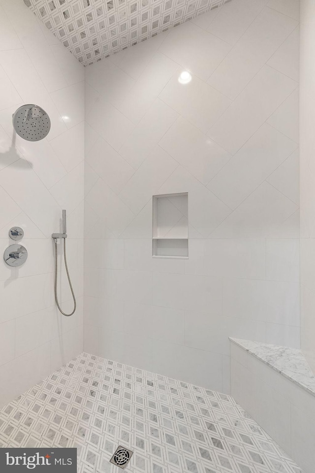 bathroom featuring a tile shower