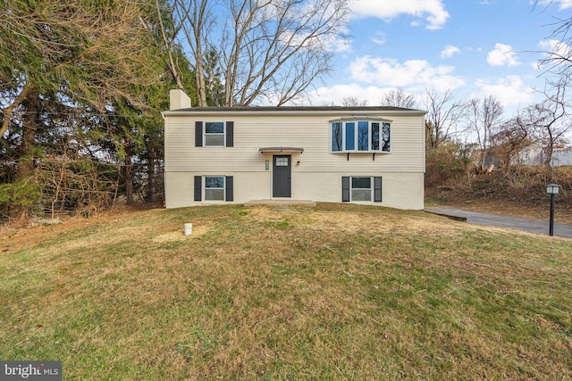 split foyer home with a front lawn