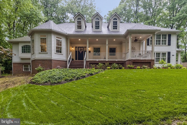 view of front of property featuring a porch, a front yard, and ceiling fan